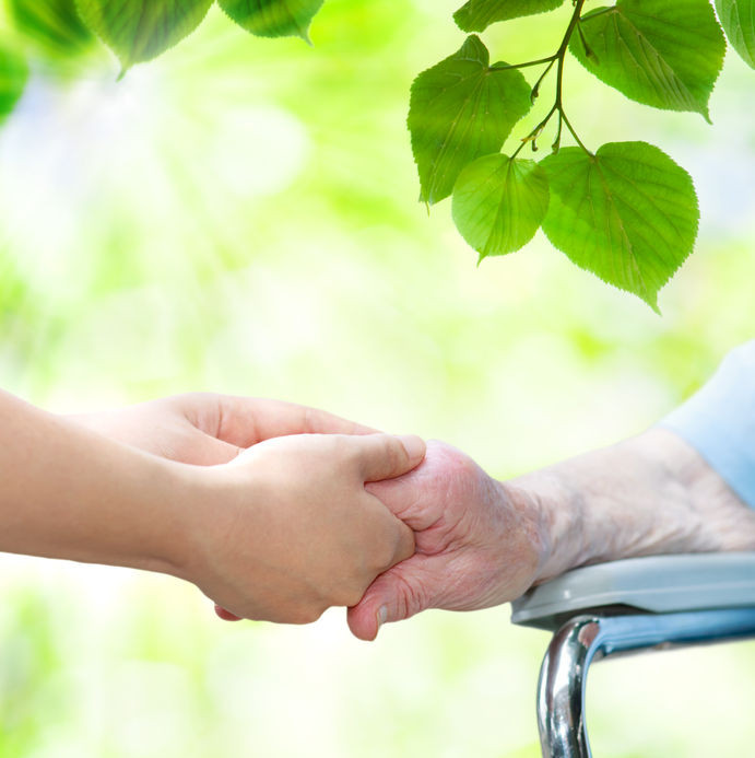 8 כללים לטיפול בקשישים בעונות המעבר